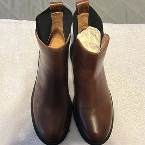 Madewell Pull-on Chelsea Lugsole Boots in Vegetable Leather
